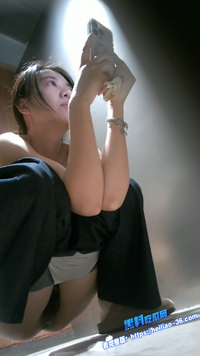 最新泄密炸裂魔手外购夜总会女厕真空靓妹脱光嘘嘘全程高清前拍无码这人间尤物谁顶得住啊7