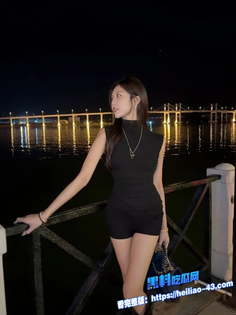 高颜值极品母狗与金主私密视频流出身穿黑丝足交肉棒巨屌各种姿势疯狂抽插白虎嫩穴6 高颜值极品母狗与金主私密视频流出身穿黑丝足交肉棒巨屌各种姿势疯狂抽插白虎嫩穴6