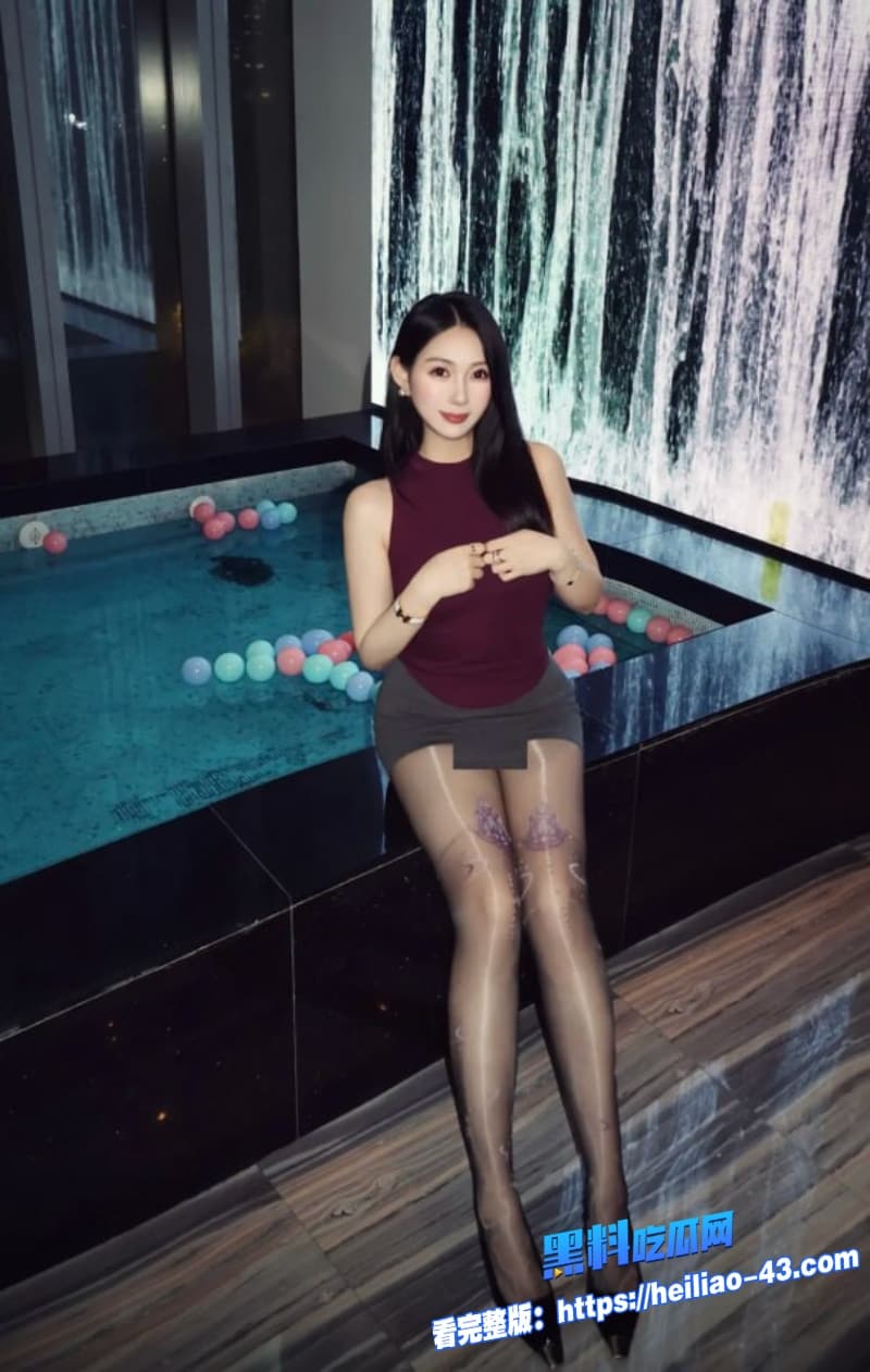 真实叔嫂乱伦趁大哥不在小叔子偷偷与大嫂偷情母狗身穿开裆黑丝被无套操的直接高潮1