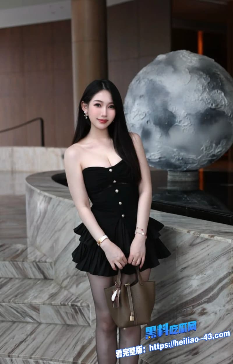 真实叔嫂乱伦趁大哥不在小叔子偷偷与大嫂偷情母狗身穿开裆黑丝被无套操的直接高潮4