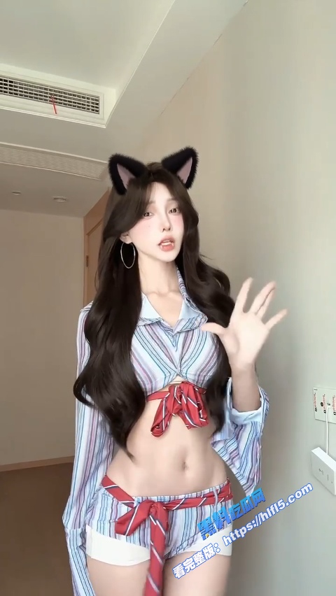 抖音网红 猫又 风格多变 粉丝有时候叫她妈妈 有时候叫她姐姐 反正我只想叫她母狗！2