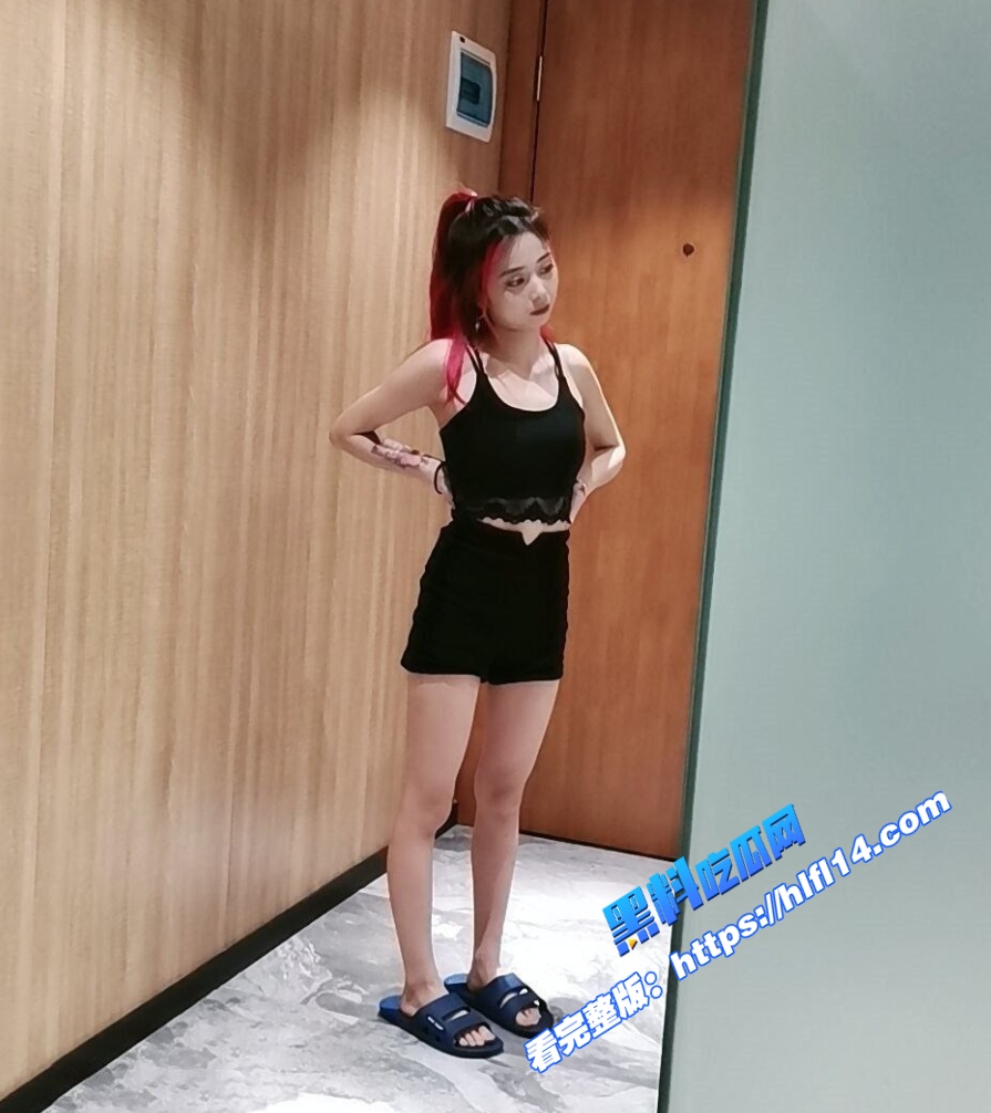 广西精神小妹 吃鸡做爱视频被男友曝光 骚逼粉嫩吃鸡技术一流！ 图1