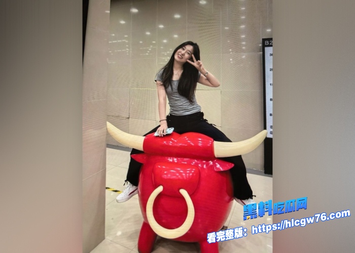 清纯学霸女大刘茹被富二代包养调教私密自拍泄露学霸带着厚厚眼镜口的时候征服感满满 图2