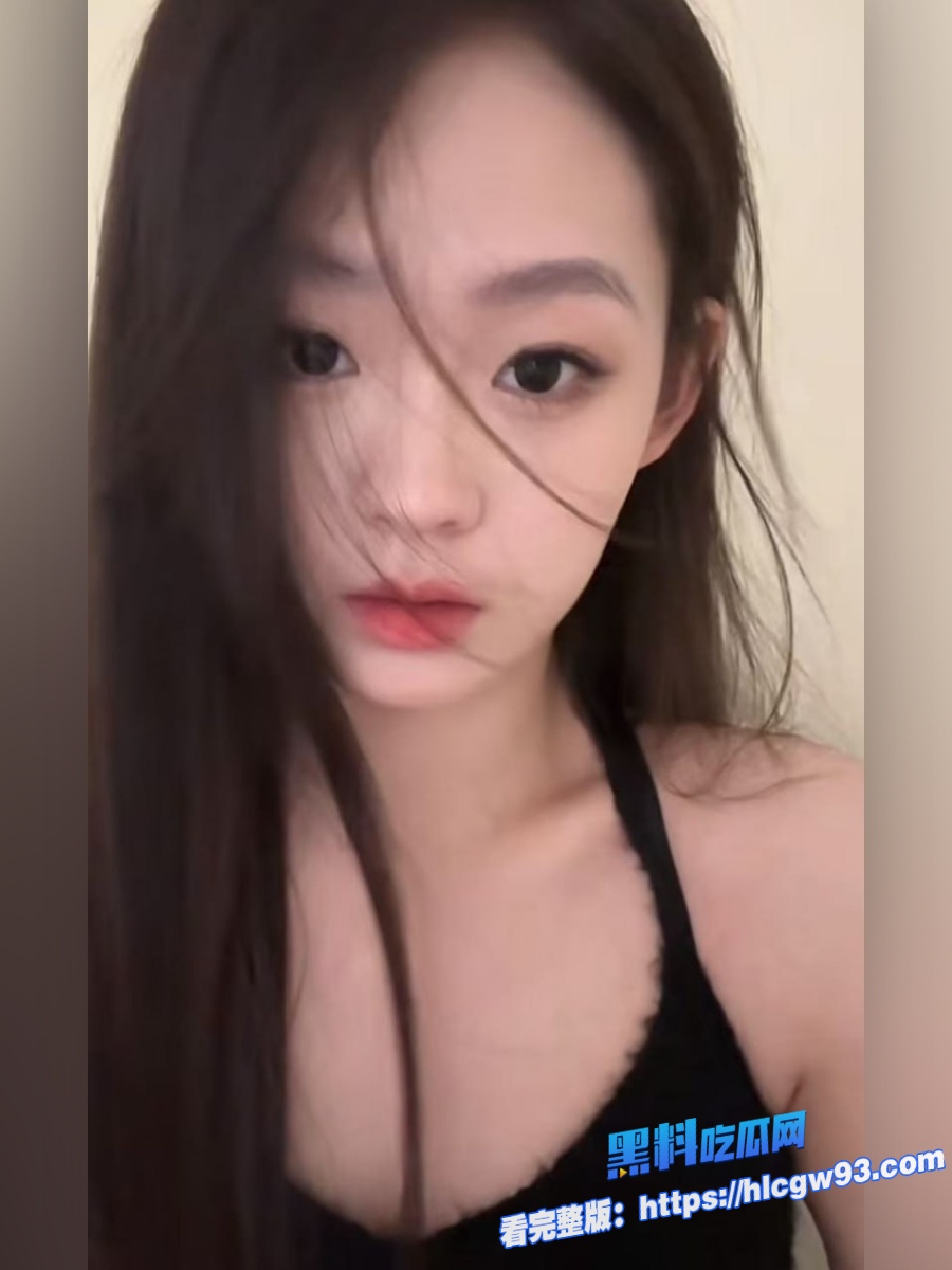 带眼镜的文静女留学生拿着父母的钱在国外给白人当母狗 1