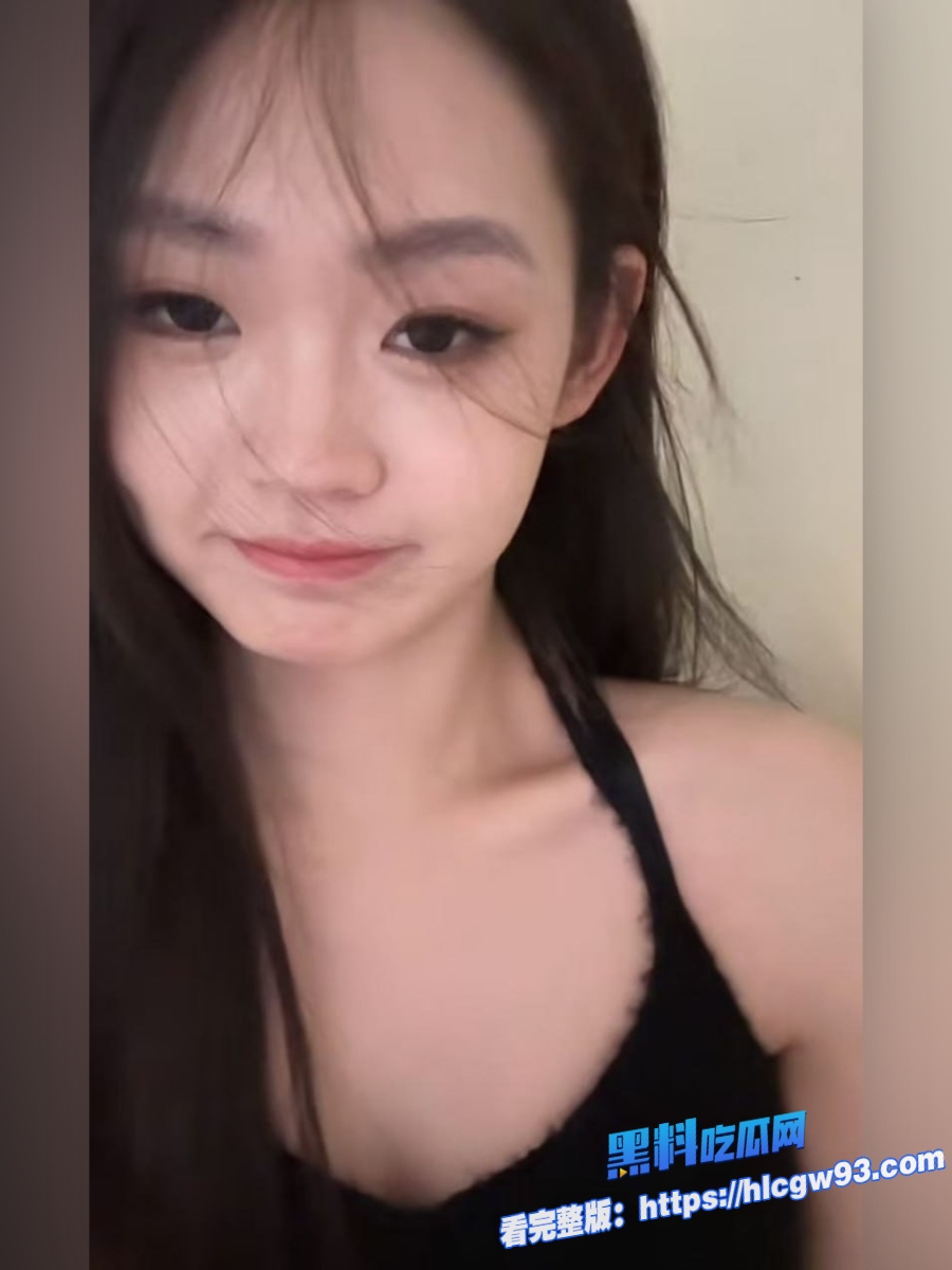 带眼镜的文静女留学生拿着父母的钱在国外给白人当母狗 3