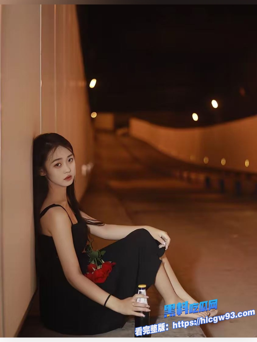 带眼镜的文静女留学生拿着父母的钱在国外给白人当母狗 4