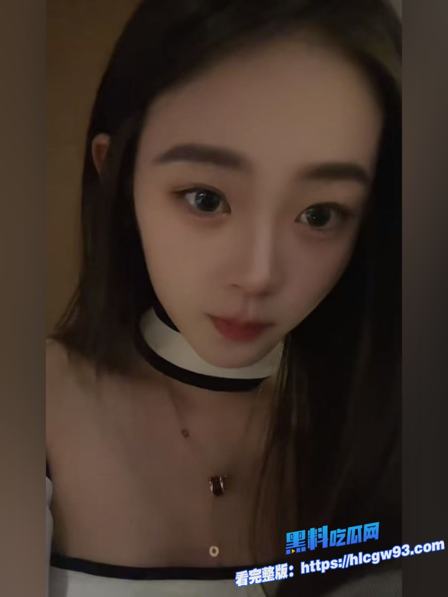带眼镜的文静女留学生拿着父母的钱在国外给白人当母狗 5