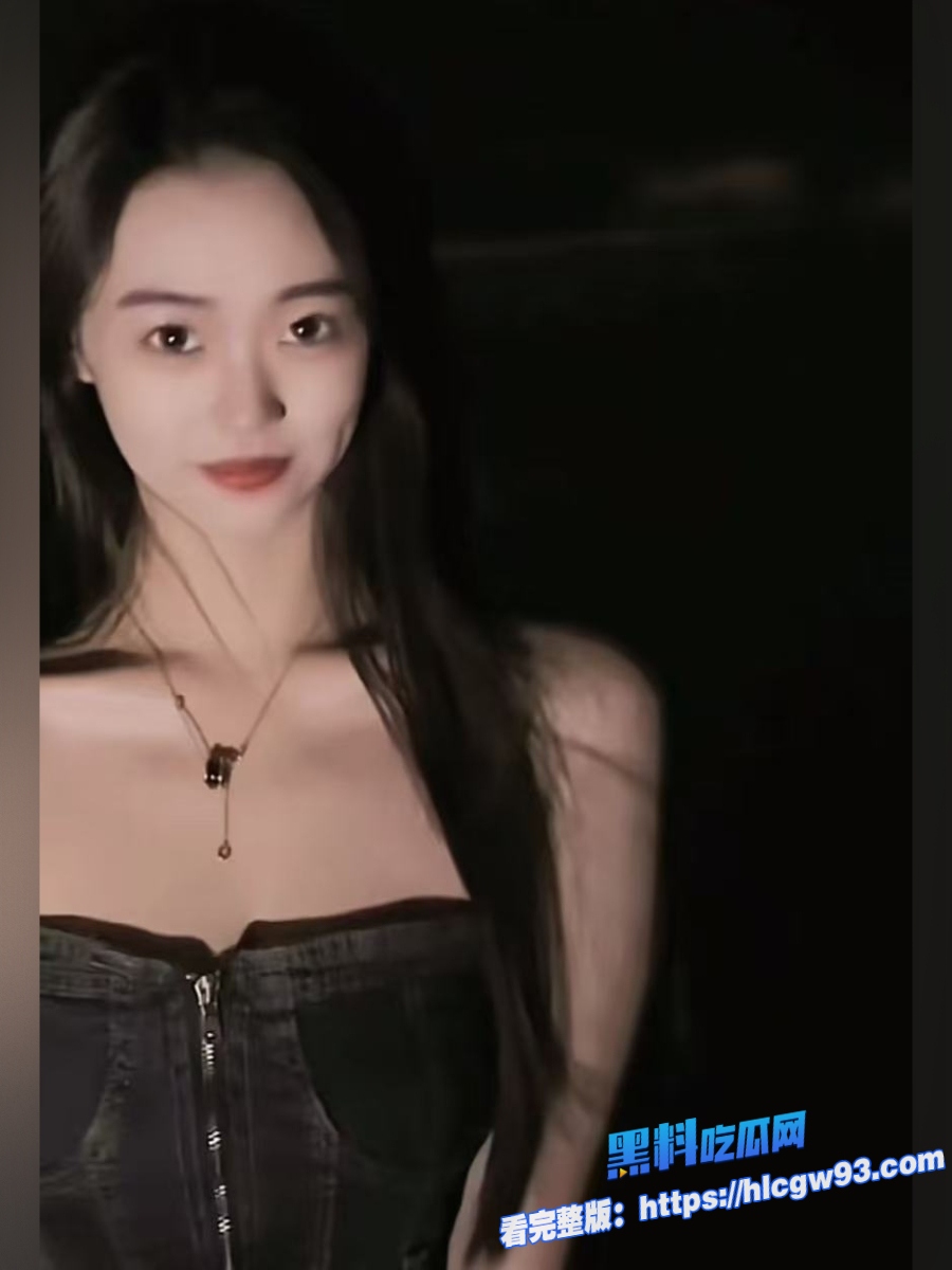 带眼镜的文静女留学生拿着父母的钱在国外给白人当母狗 6