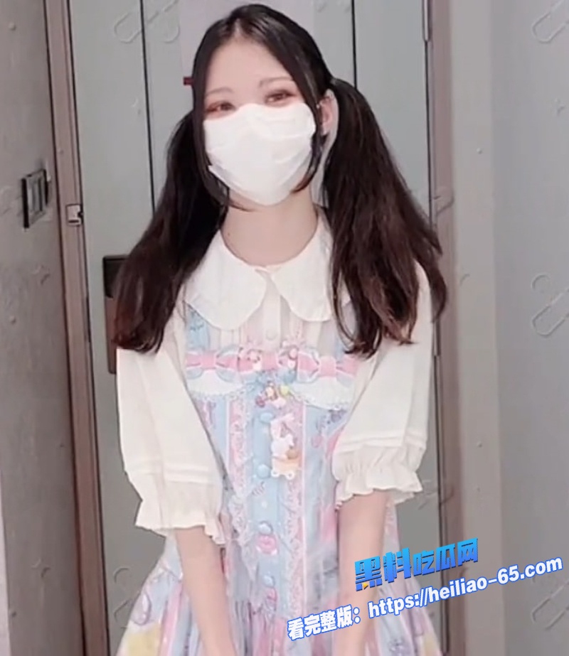 溏心Vlog清纯双马尾米娜学姐试玩具被大叔骗后入白丝穴到腿软叫不停4