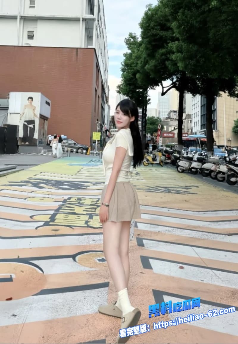 极品身材豹纹侄女天台被叔叔直捅回家继续狂操无套内射黑丝嫩穴4 极品身材豹纹侄女天台被叔叔直捅回家继续狂操无套内射黑丝嫩穴4