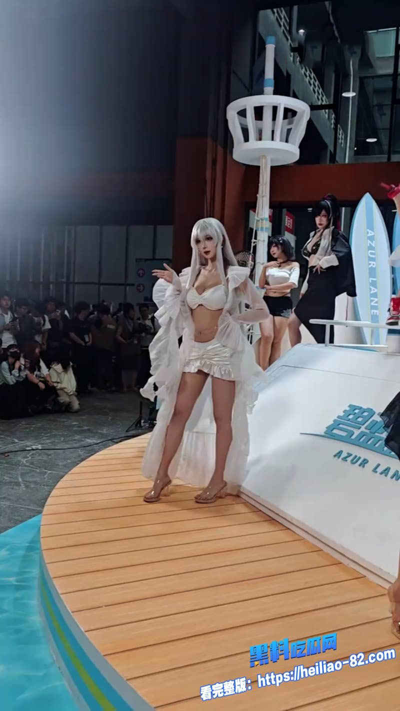 萤火虫漫展变偷拍天堂Cosplay规则形同虚设福利妹子暴露拉满现场偷怕的直呼过瘾1