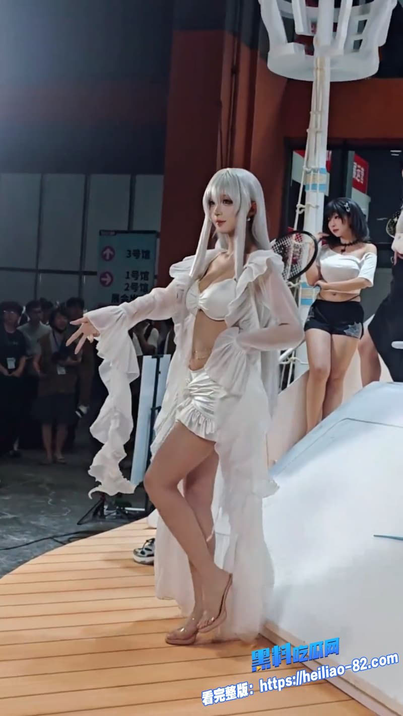 萤火虫漫展变偷拍天堂Cosplay规则形同虚设福利妹子暴露拉满现场偷怕的直呼过瘾2