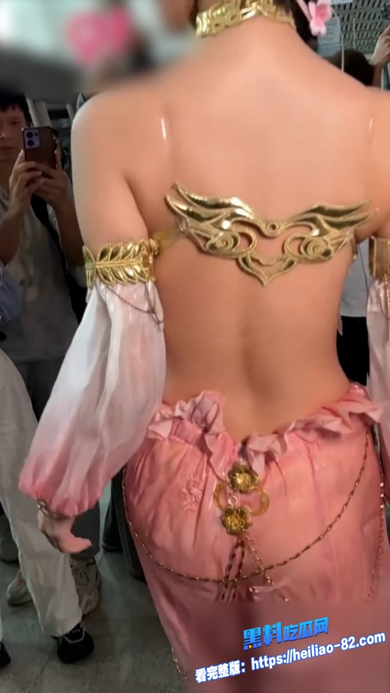 萤火虫漫展变偷拍天堂Cosplay规则形同虚设福利妹子暴露拉满现场偷怕的直呼过瘾9
