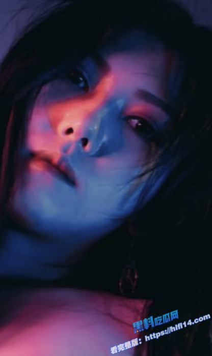网红美女模特 舌尖上的菊花 户外露出互舔嫩乳视频照片全记录！1