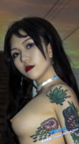 网红美女模特 舌尖上的菊花 户外露出互舔嫩乳视频照片全记录！2