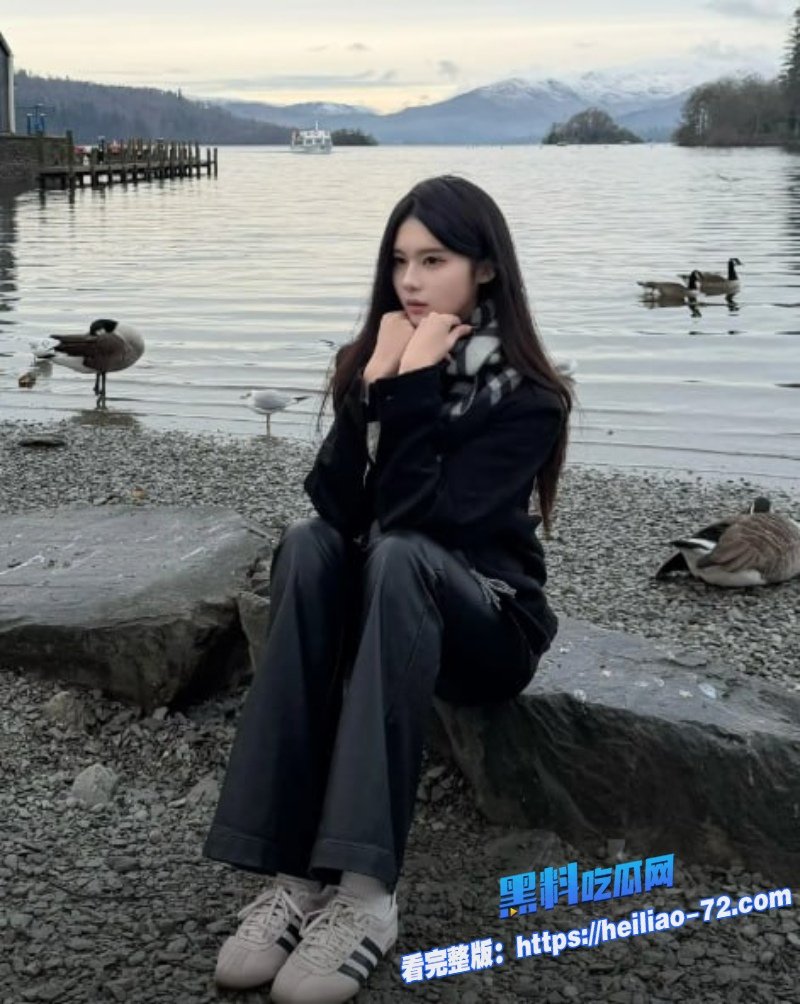 高颜值女留学生酒店群P淫趴白丝被四男轮流中出玩到腿软1