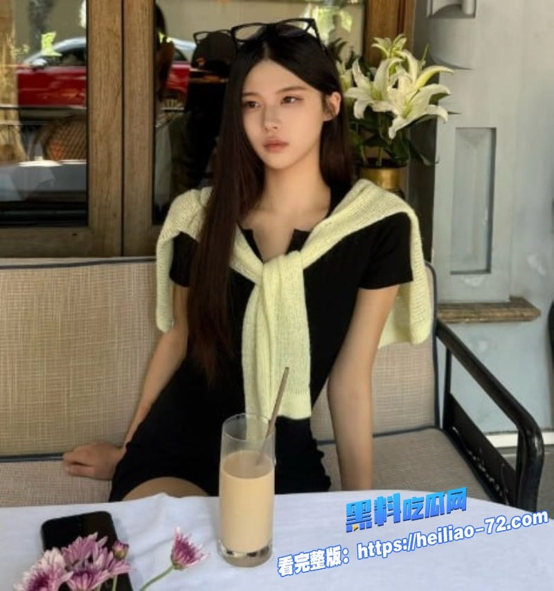 高颜值女留学生酒店群P淫趴白丝被四男轮流中出玩到腿软2
