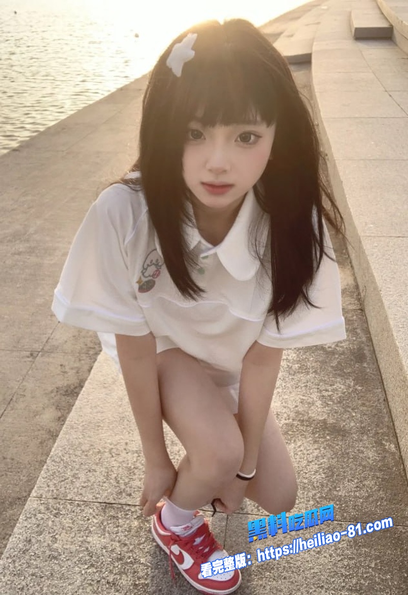 高颜值纹身精神小妹直播大秀 掰开肥穴女上位狂骑榨精 无套内射慢慢一穴太刺激图3
