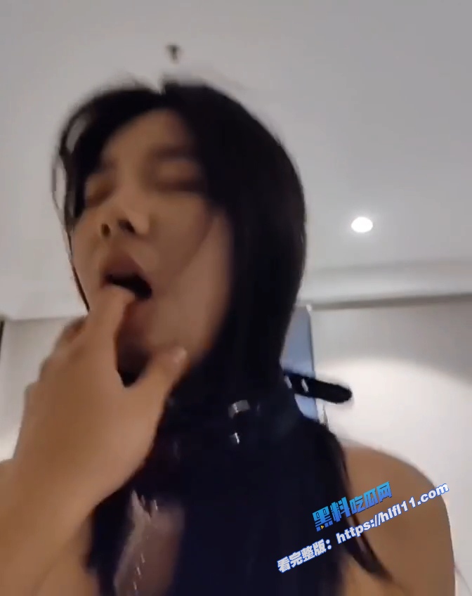 百度云盘泄密！甜美高颜值女学生下海 被榜一大哥各种调教 带着口塞疯狂骑乘大屌！5