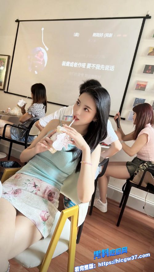 抖音小网红洁儿自拍自慰视频流出巨乳肉色丝袜骚气十足自摸揉奶简直和母狗一样 6 抖音小网红洁儿自拍自慰视频流出巨乳肉色丝袜骚气十足自摸揉奶简直和母狗一样 6