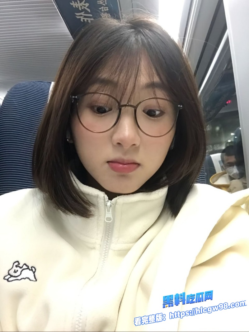 极品学生妹王诗圆刚毕业实习就被上级主管潜规则  3
