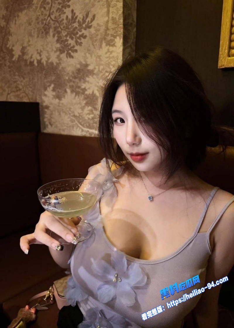 抖音网红小云同学高价一对一福利流出露奶掰逼自慰尽显反差淫态8 抖音网红小云同学高价一对一福利流出露奶掰逼自慰尽显反差淫态8