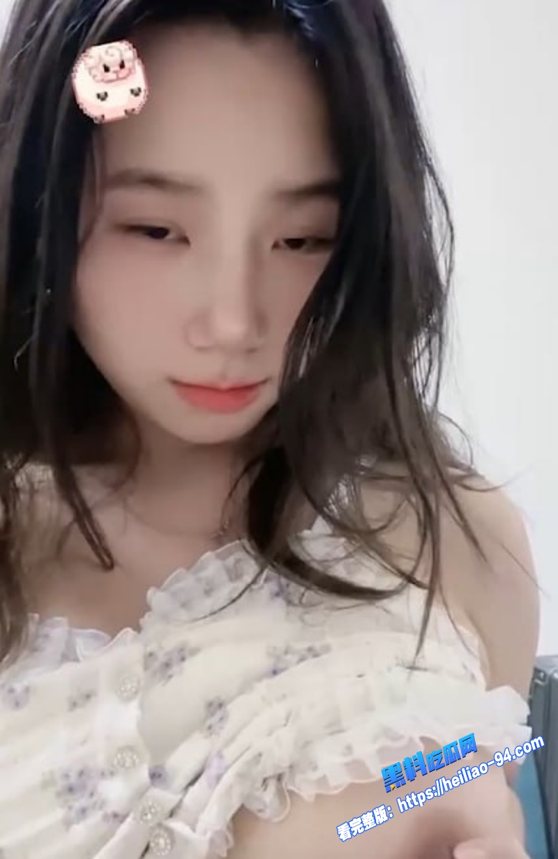抖音网红小云同学高价一对一福利流出露奶掰逼自慰尽显反差淫态2 抖音网红小云同学高价一对一福利流出露奶掰逼自慰尽显反差淫态2