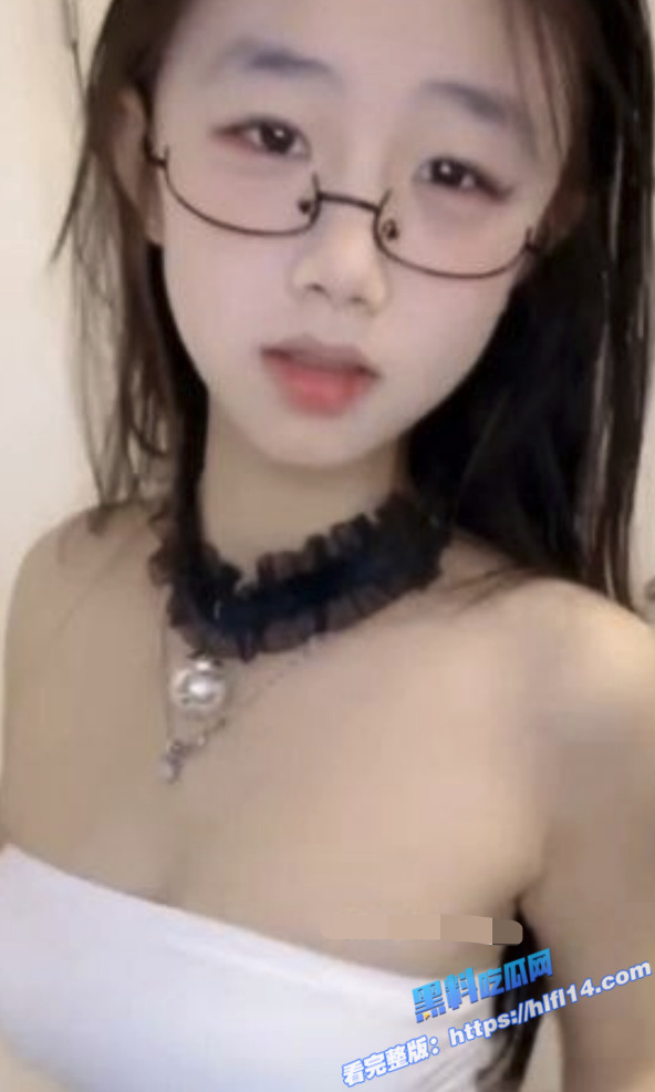 精神小妹 小云慢吞吞 诱惑全裸舞 小穴粉嫩皮肤白皙诱人 阳具疯狂抽插小骚穴！1