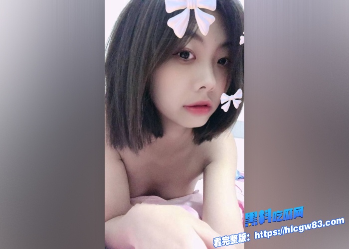 甜妹白嫩学妹 宿舍私拍视频流出 上下铺全裸露脸自慰 一看就是很少被操 奶子小荷才露尖尖角！ 4