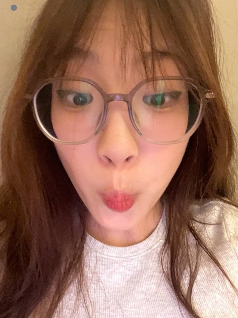 超骚的极品高颜值黄毛眼镜妹2
