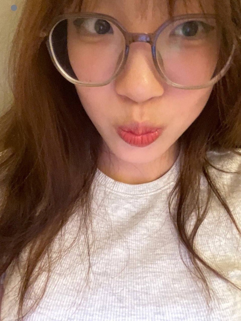超骚的极品高颜值黄毛眼镜妹3