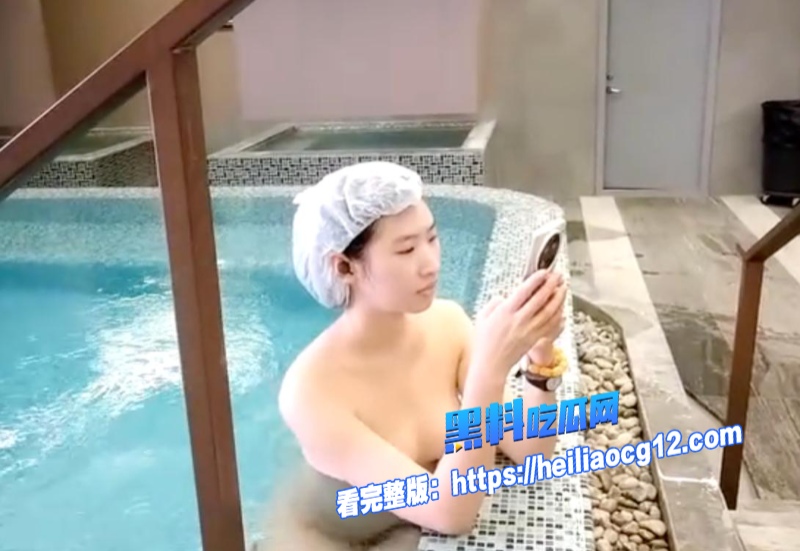 偷拍大奶学生妹泡汤4