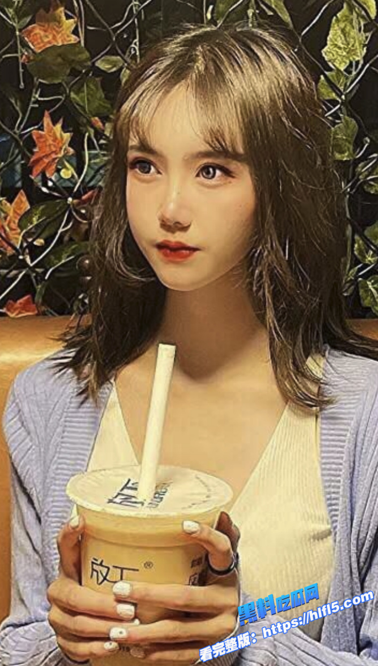 瓜友投稿 湖南长沙约到的极品小骚逼 骚母狗最喜欢的就是舔鸡鸡！3