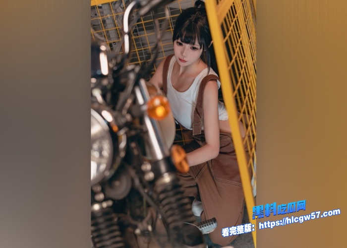 推特网红黏黏团子兔最新福利作品流出机车修理工清凉穿搭性感骚舞看的人鸡儿梆硬 图4WH700x500px 推特网红黏黏团子兔最新福利作品流出机车修理工清凉穿搭性感骚舞看的人鸡儿梆硬 图4WH700x500px
