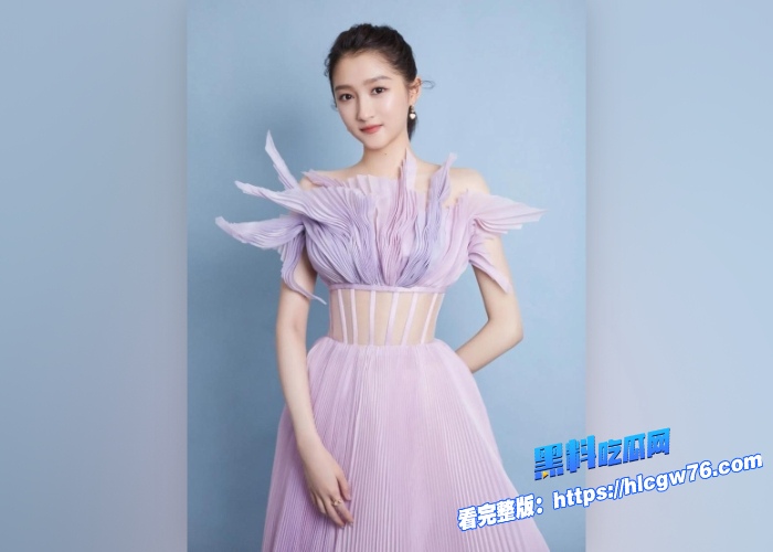 京圈格格关晓彤七夕没和鹿晗过冲上微博热搜那是因为她在豪华套房和红三代激情性爱 图2