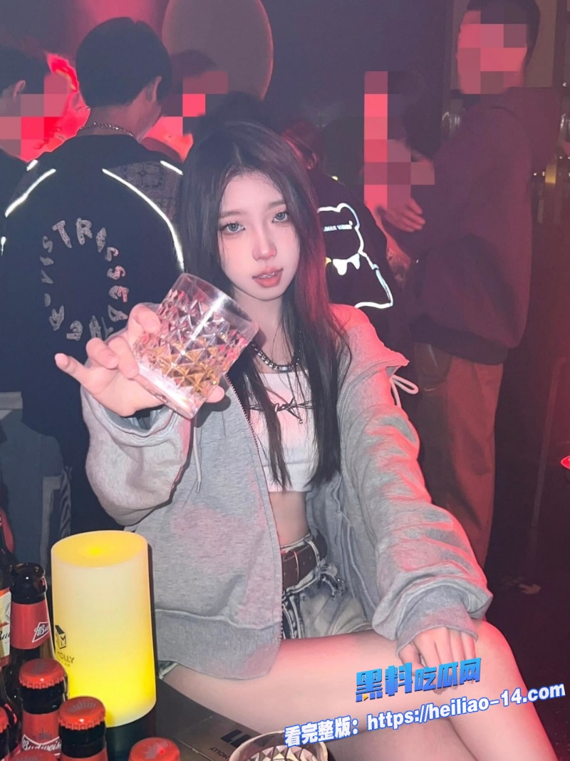 身布满纹身的精神小妹又骚又野下海黄播直播间内揉奶玩穴淫荡本性展现的淋漓尽致1 身布满纹身的精神小妹又骚又野下海黄播直播间内揉奶玩穴淫荡本性展现的淋漓尽致1