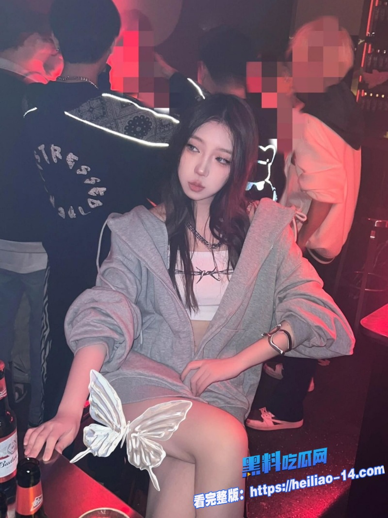 身布满纹身的精神小妹又骚又野下海黄播直播间内揉奶玩穴淫荡本性展现的淋漓尽致3 身布满纹身的精神小妹又骚又野下海黄播直播间内揉奶玩穴淫荡本性展现的淋漓尽致3