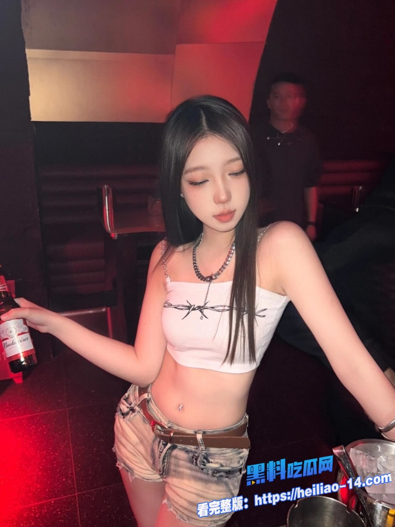 身布满纹身的精神小妹又骚又野下海黄播直播间内揉奶玩穴淫荡本性展现的淋漓尽致4 身布满纹身的精神小妹又骚又野下海黄播直播间内揉奶玩穴淫荡本性展现的淋漓尽致4