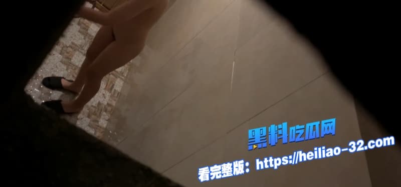 宿舍冲凉房通风口惊爆偷拍事件 变态蹲守偷拍全宿舍女生洗澡视频流出太离谱了 1