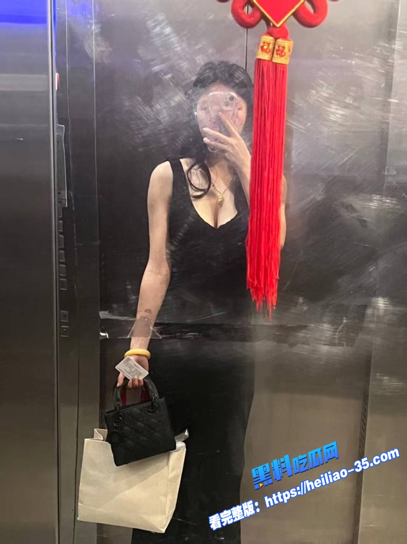 多角度近景偷拍商场漫展抄底极品丰臀靓妹妹子各个都是极品惊现无内淫娃2