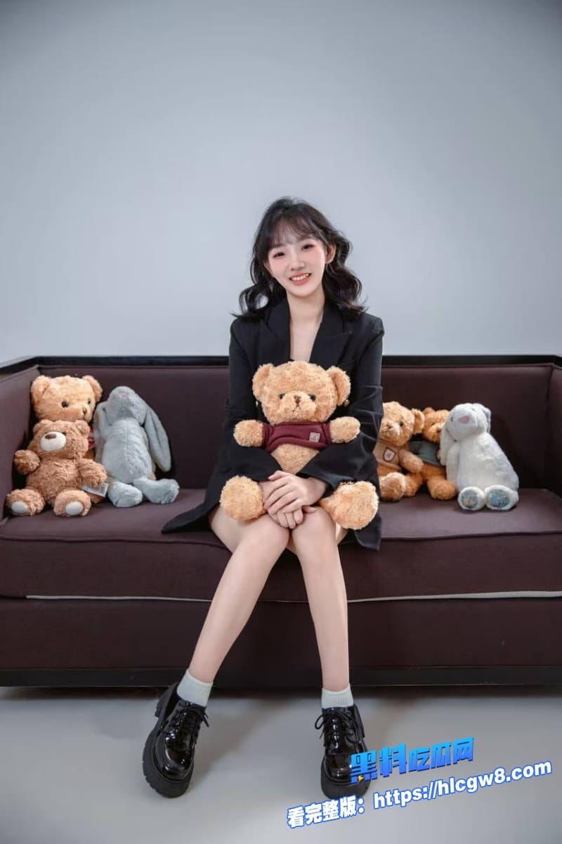 海角姐弟乱伦姐姐喝多后给老妈打电话背后却偷偷给弟弟深喉求弟弟内射她逼里1 海角姐弟乱伦姐姐喝多后给老妈打电话背后却偷偷给弟弟深喉求弟弟内射她逼里1