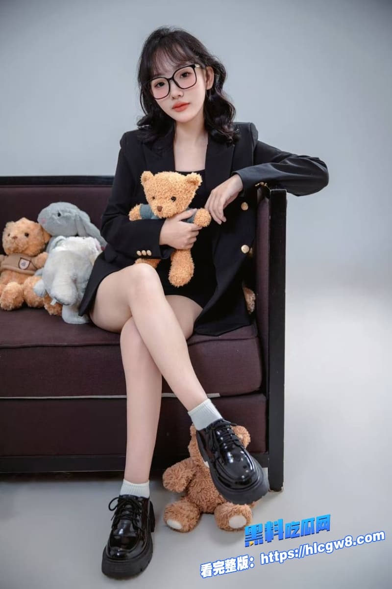 海角姐弟乱伦姐姐喝多后给老妈打电话背后却偷偷给弟弟深喉求弟弟内射她逼里2 海角姐弟乱伦姐姐喝多后给老妈打电话背后却偷偷给弟弟深喉求弟弟内射她逼里2
