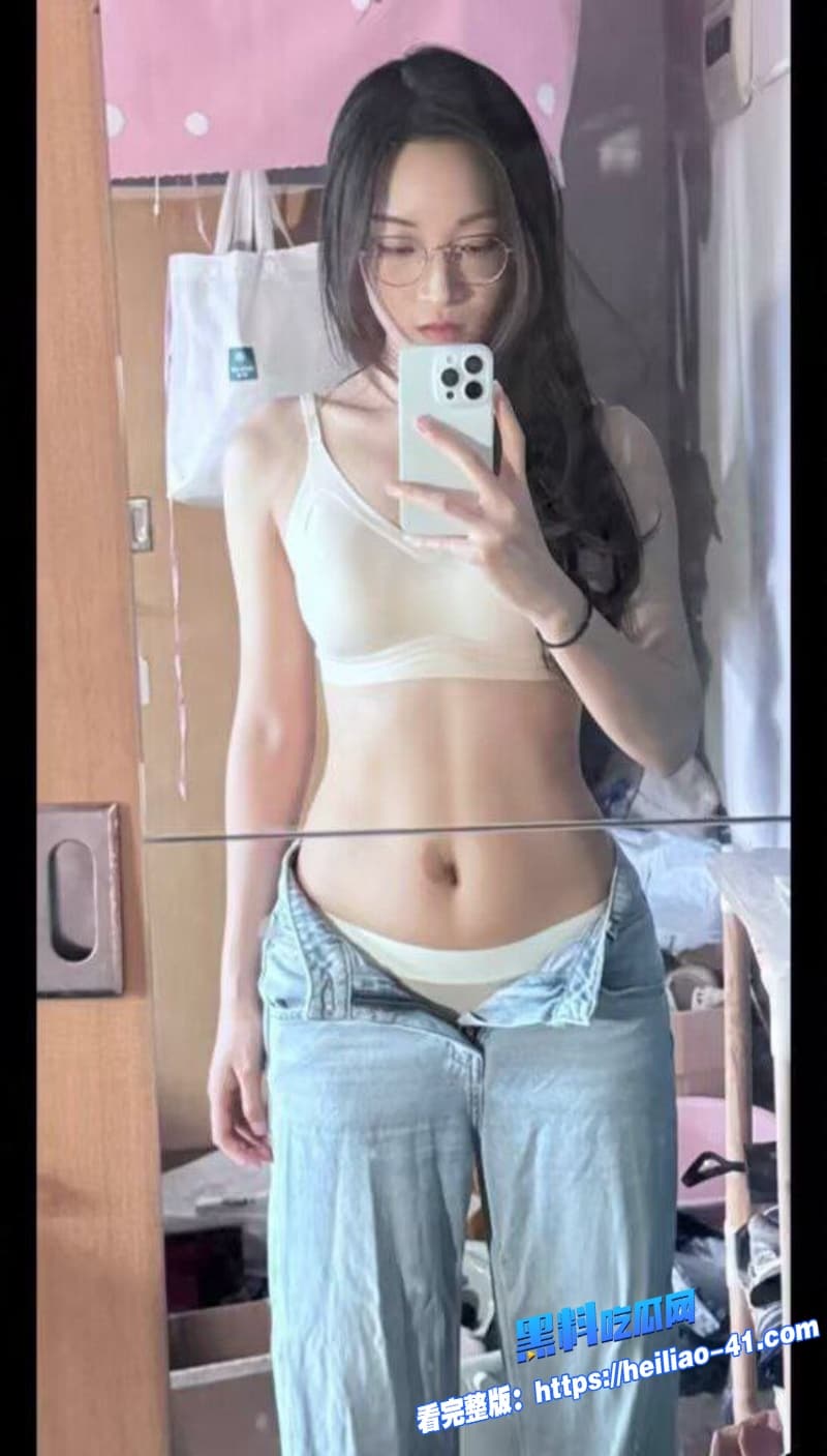 武汉科技大学高颜值学生妹 张语桐 与男友宿舍打炮视频流出！高材生骚起来没谁了！4