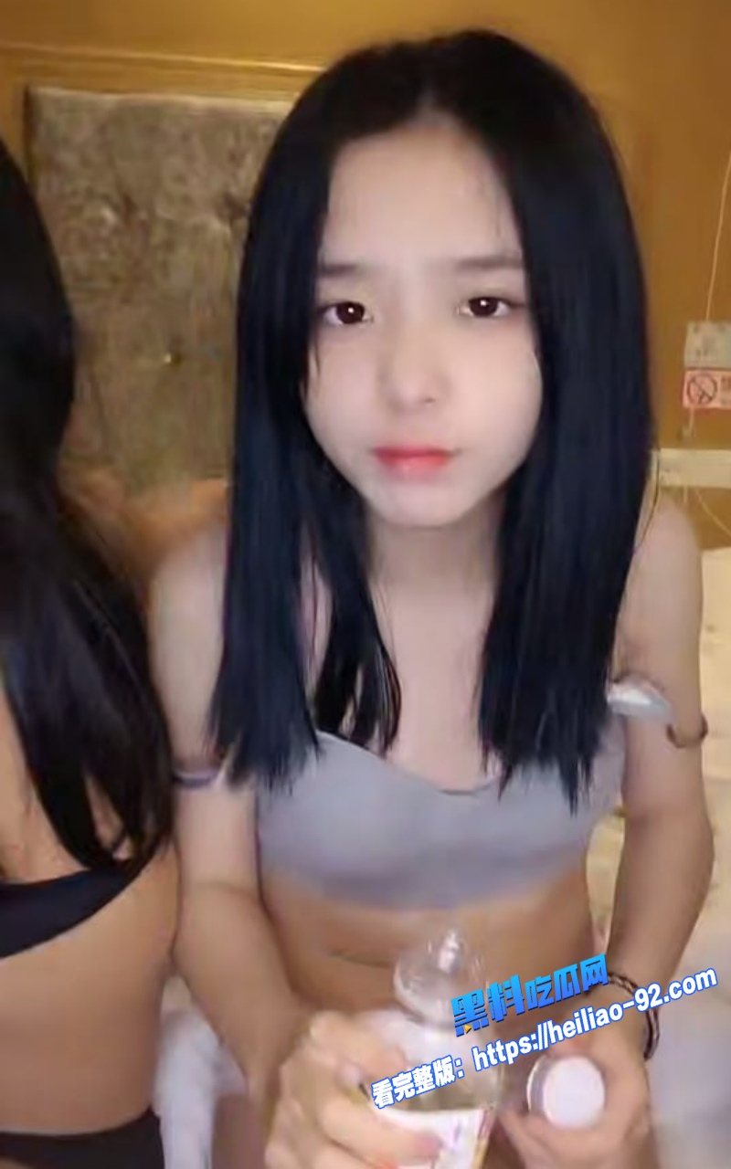 精神小妹带着自己的好闺蜜下海直播在酒店被几个精神小伙被轮着无套抽插内射4