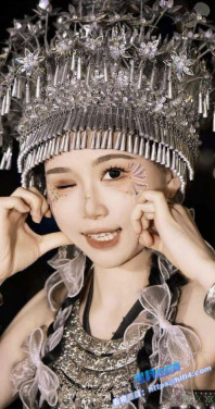火爆全网的苗族少女 沦为有钱人的小母狗 心甘情愿跪地口交 深喉口爆毫不含糊！1