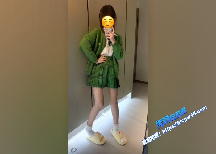抖音30万粉小萝莉部也是卜金主高价定制福利自拍流出JK制服劈腿露穴花样玩弄粉嫩阴蒂 图6 抖音30万粉小萝莉部也是卜金主高价定制福利自拍流出JK制服劈腿露穴花样玩弄粉嫩阴蒂 图6