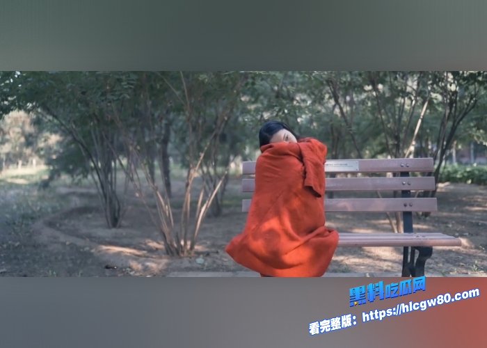 户外露出届天花板北京天使DensTinon隐秘的角落白天人来人往公园全裸行走原版2K画质4