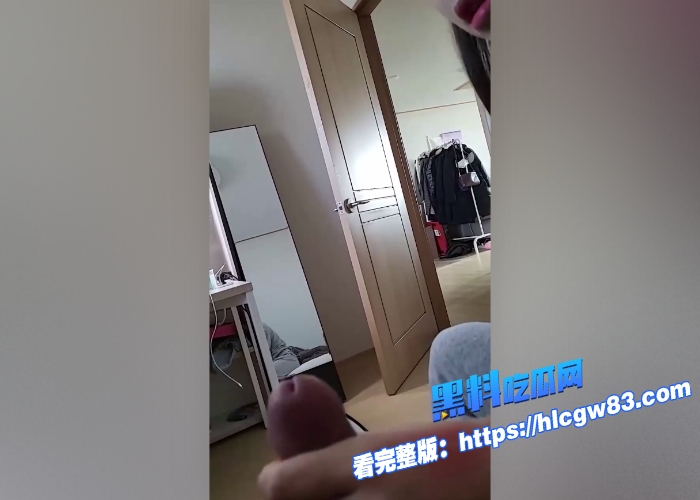 韩国兄妹乱伦事件 妹妹用肉体换取生活费 足交大肉棒漏奶帮哥哥口爆 疯狂套弄最后颜射一脸3