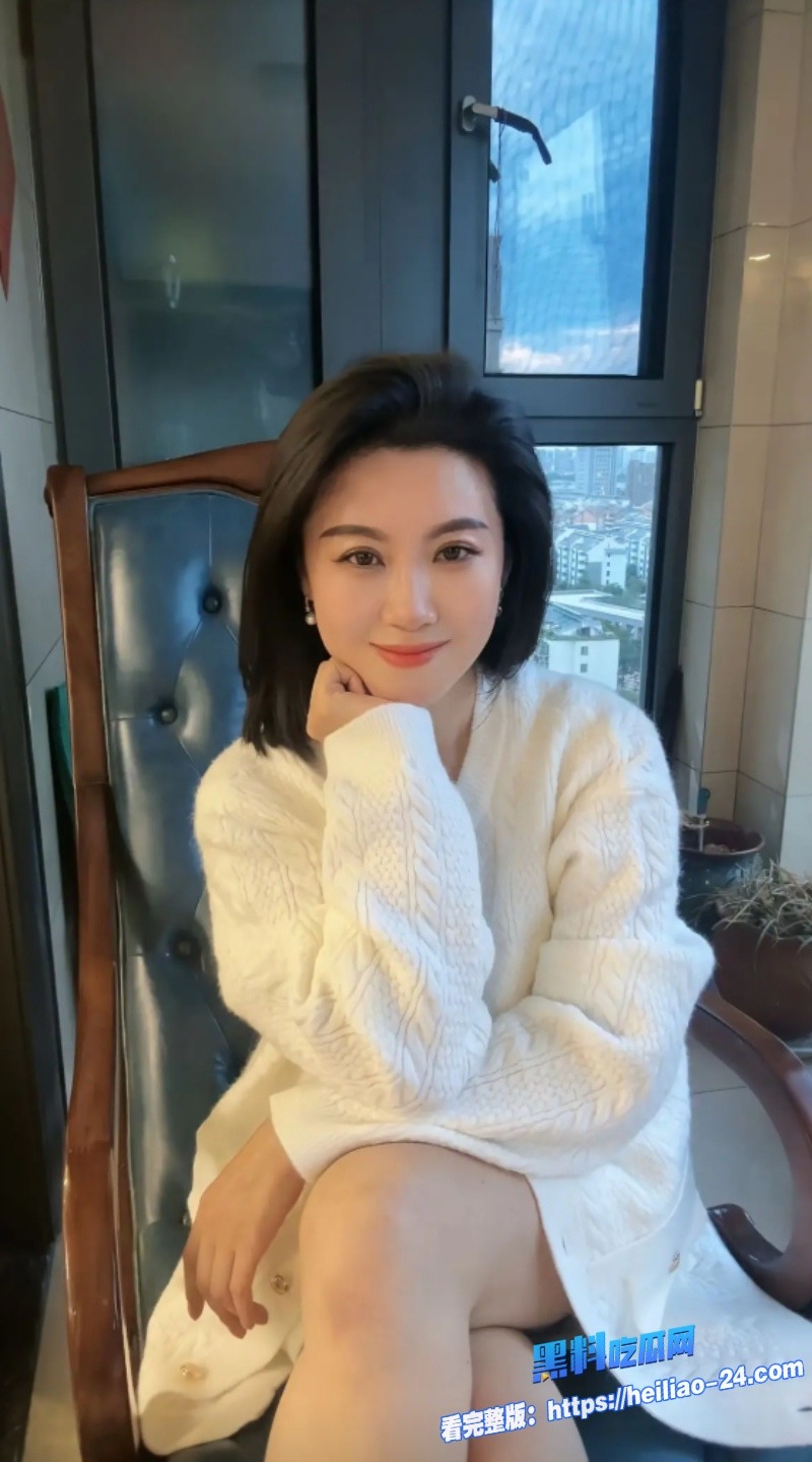 一周没操老姐骚穴紧得要命穿白网袜给弟弟足交最后被老弟狠插到腿软 1 一周没操老姐骚穴紧得要命穿白网袜给弟弟足交最后被老弟狠插到腿软 1