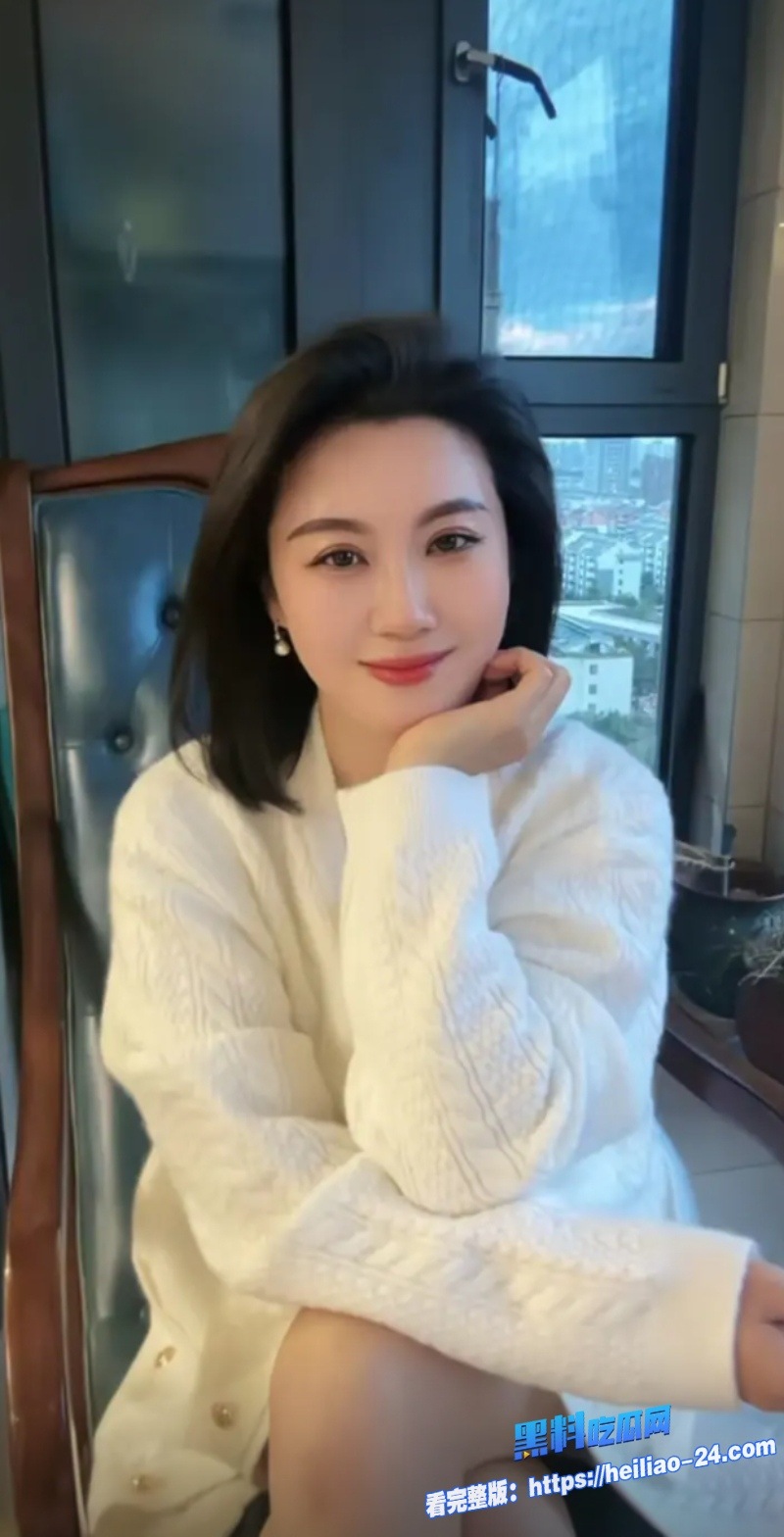 一周没操老姐骚穴紧得要命穿白网袜给弟弟足交最后被老弟狠插到腿软 4 一周没操老姐骚穴紧得要命穿白网袜给弟弟足交最后被老弟狠插到腿软 4